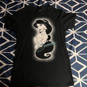 A graphic tee of Disney princess Jasmine !!